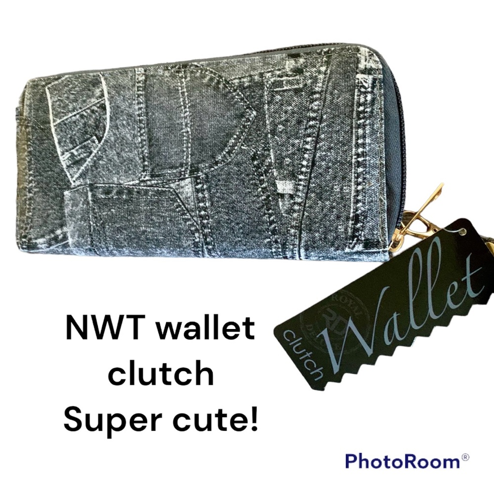 NWT super cute wristlet wallet OS perfect gift! Bundle in my closet!
